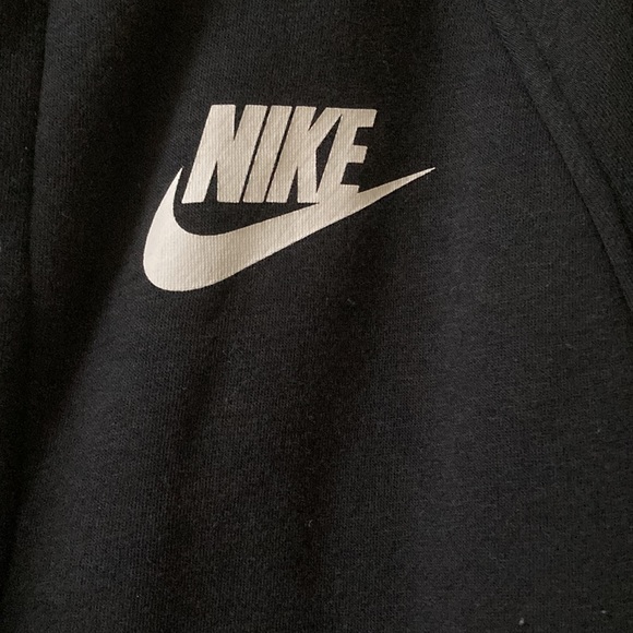 Nike black snap front jacket. 28 inches long - Picture 2 of 7